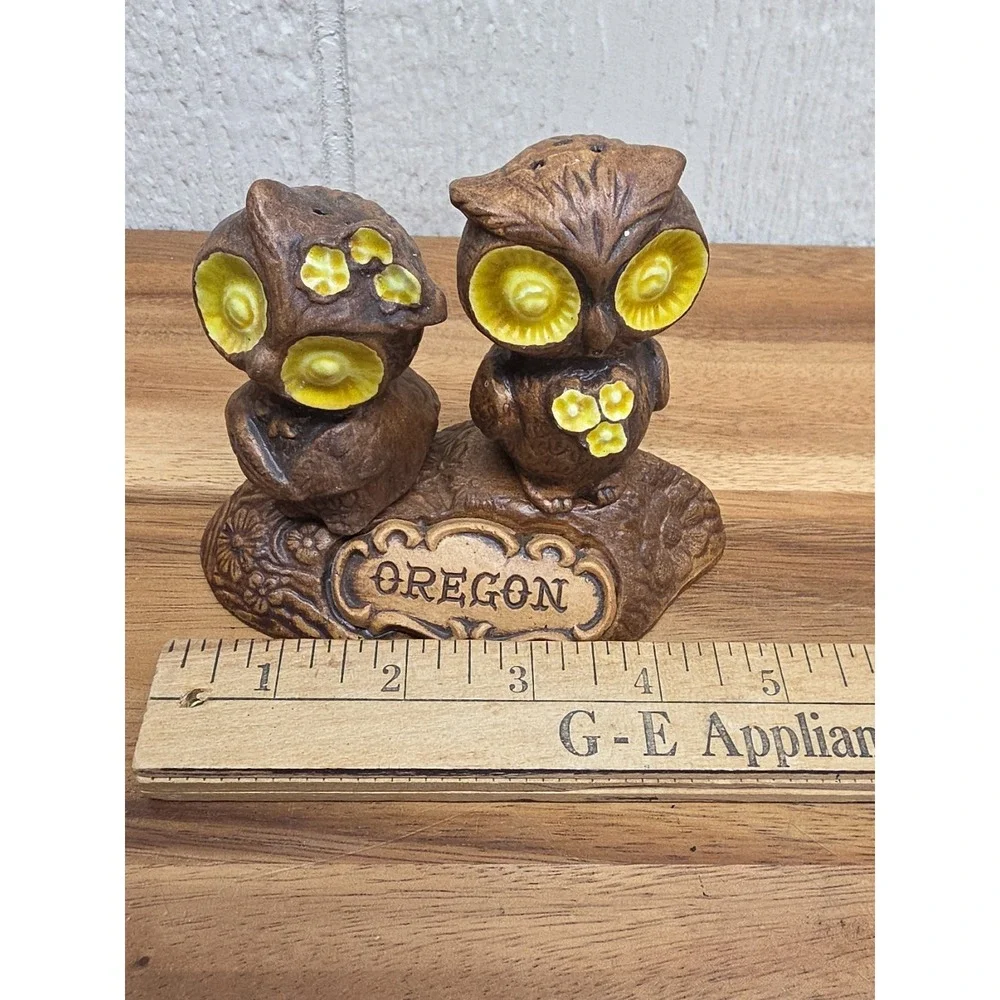 Vintage Treasure Art USA Pottery Owl Salt & Pepper Shakers Oregon